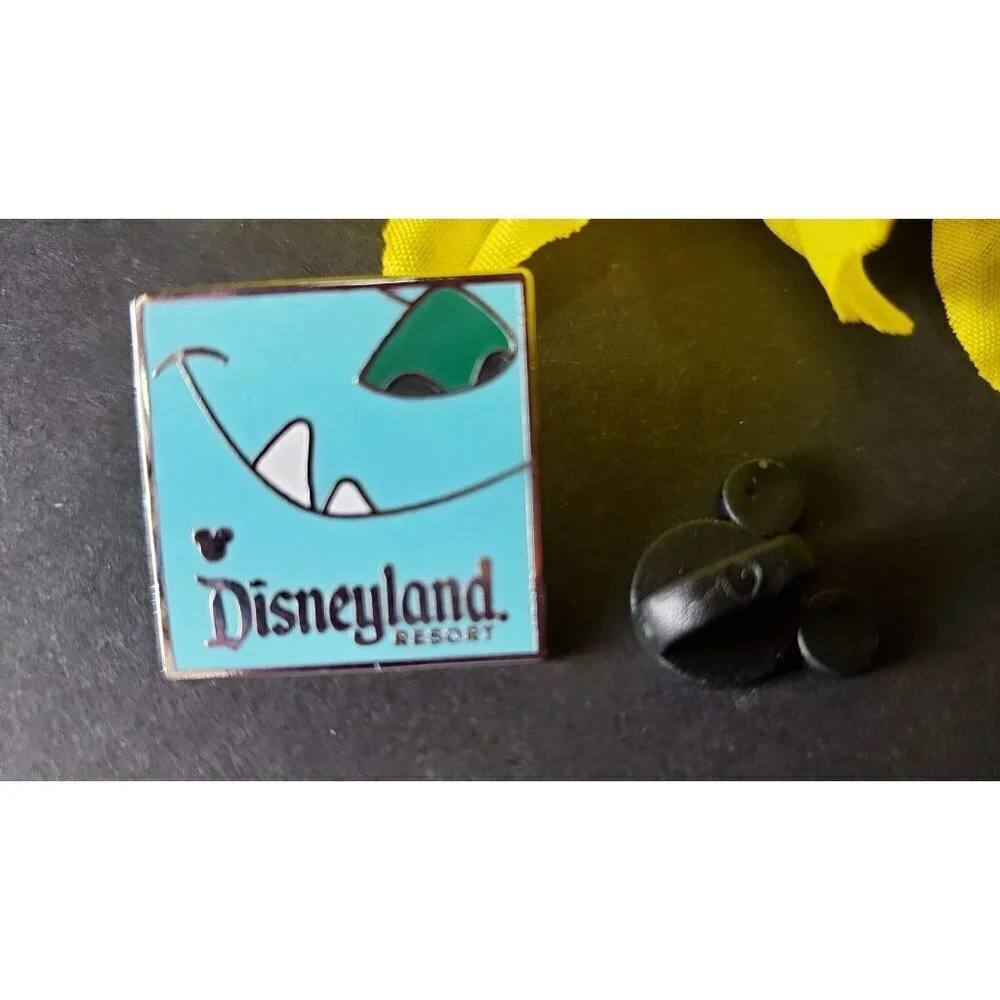 Disneyland Sully Trading Pin Monster Inc Pixar Chin Lapel Pin Brooch Badge Pin
